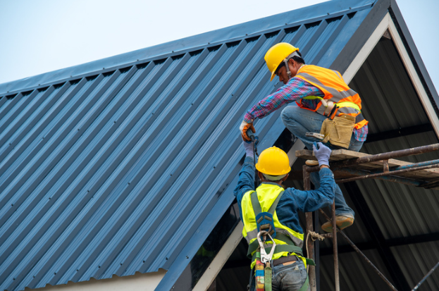 Read more about the article 5 Advantages of Working with Metal Roofing Services