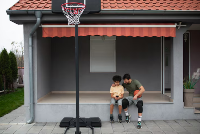 Read more about the article Why Choose a Retractable Arm Awning Over a Fixed Roof for Outdoor Shade?