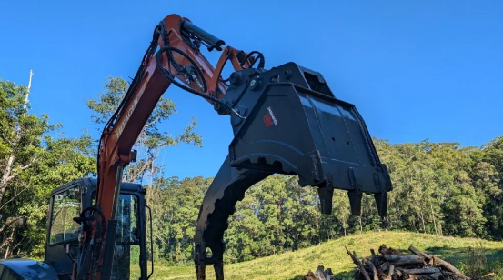 Read more about the article Why Excavator Grab Attachments Are Essential for Modern Construction